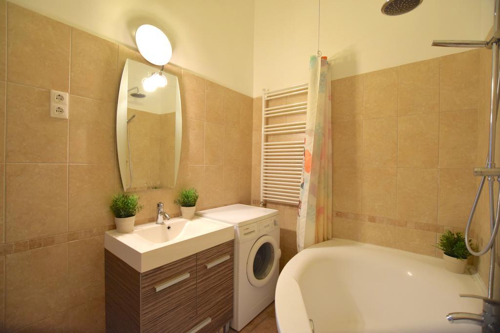 Standard Apartment By Hi5 - Muzeum 5 Budapest Exteriör bild