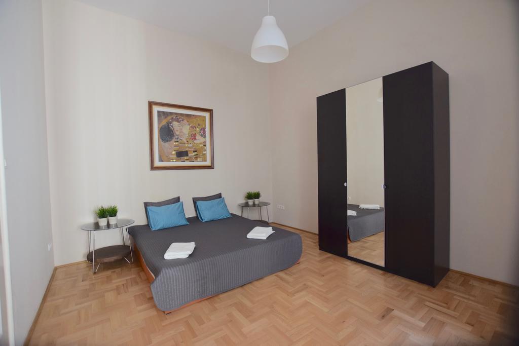 Standard Apartment By Hi5 - Muzeum 5 Budapest Exteriör bild