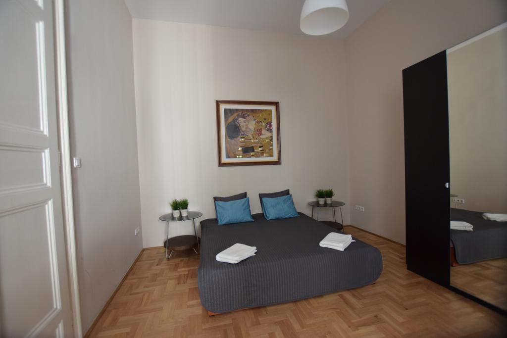 Standard Apartment By Hi5 - Muzeum 5 Budapest Exteriör bild