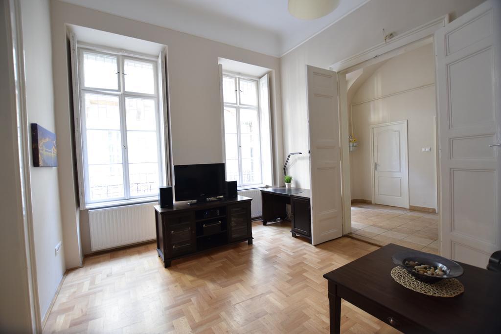 Standard Apartment By Hi5 - Muzeum 5 Budapest Exteriör bild